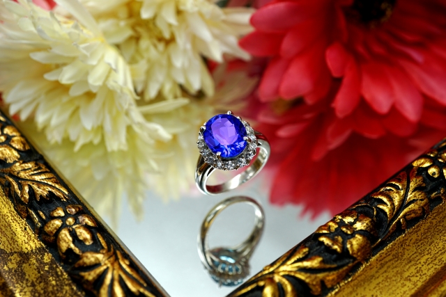 Exploring the World of Tanzanite Rings with Luxaore