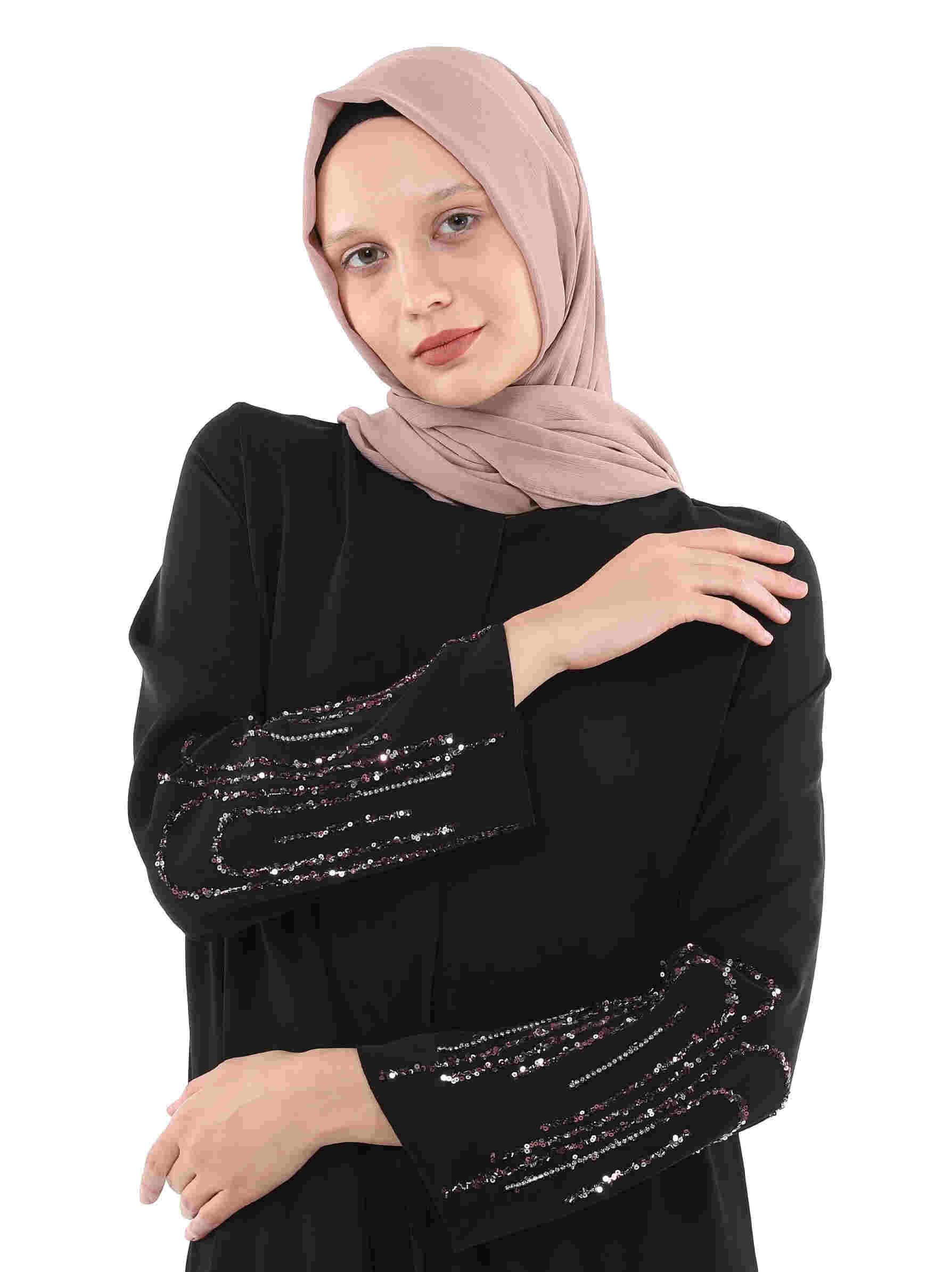 Global Influences: Cross-Cultural Inspirations in Embellished Abayas