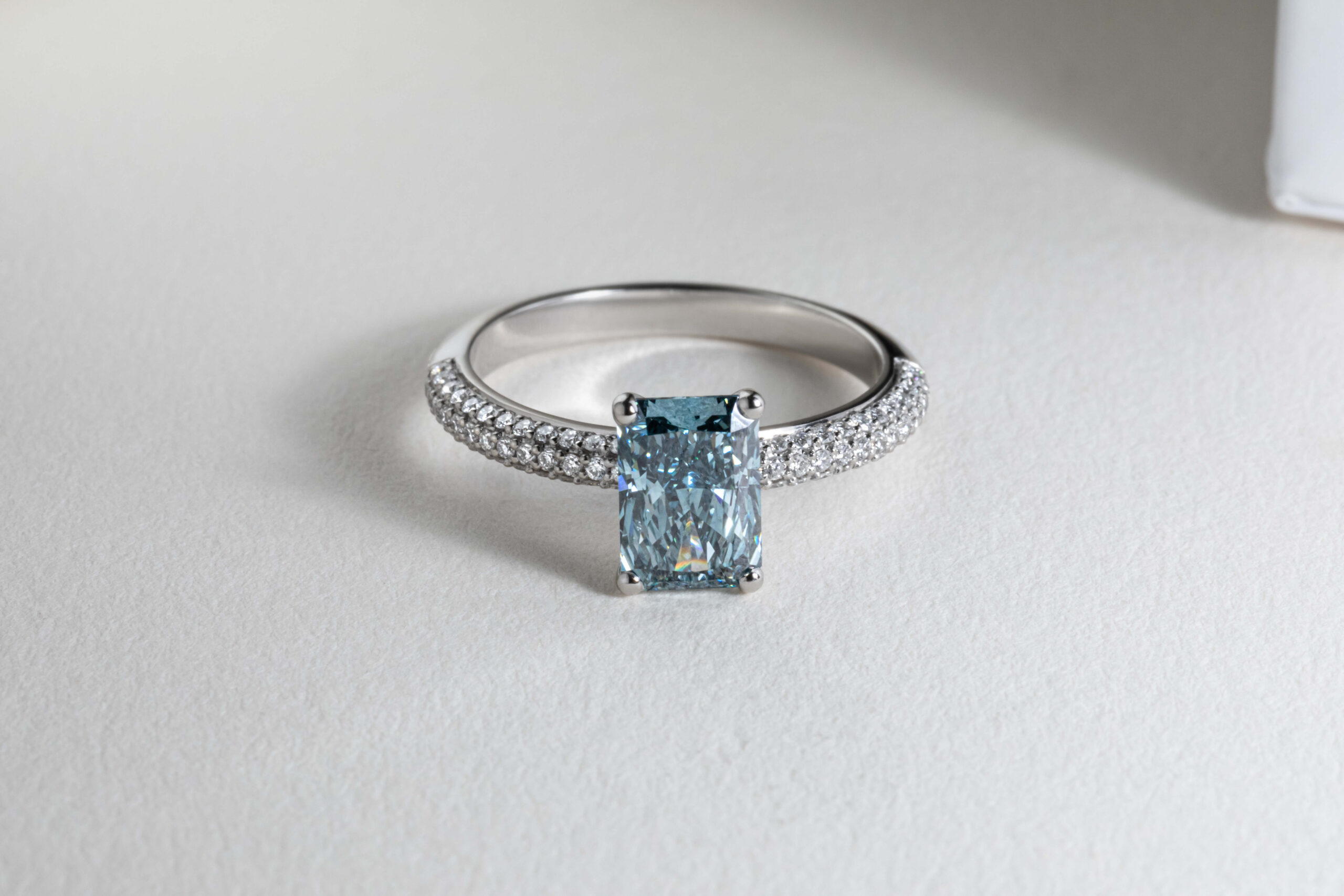 “Sapphire Dreams: Unveiling the Mystique of Blue Lab-Grown Diamonds”